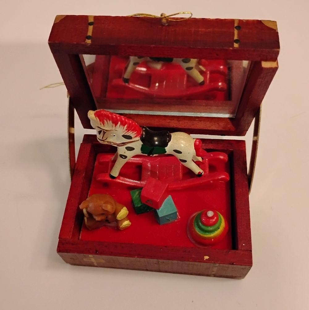 Wooden Mini Toy Box Colorful Figurines & Mirror Collectable Holiday ornament